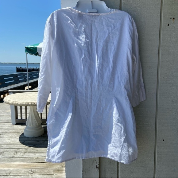 This NY & Co white cotton shirt has embroidered flowers with French not centers. - Picture 4 of 7